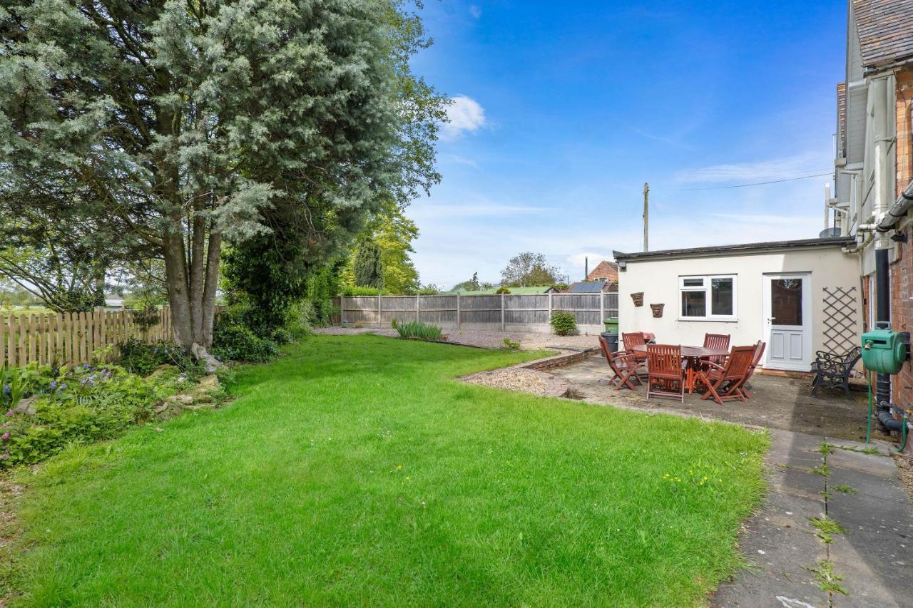 Wheelbarrow Cottage Bengeworth Dış mekan fotoğraf