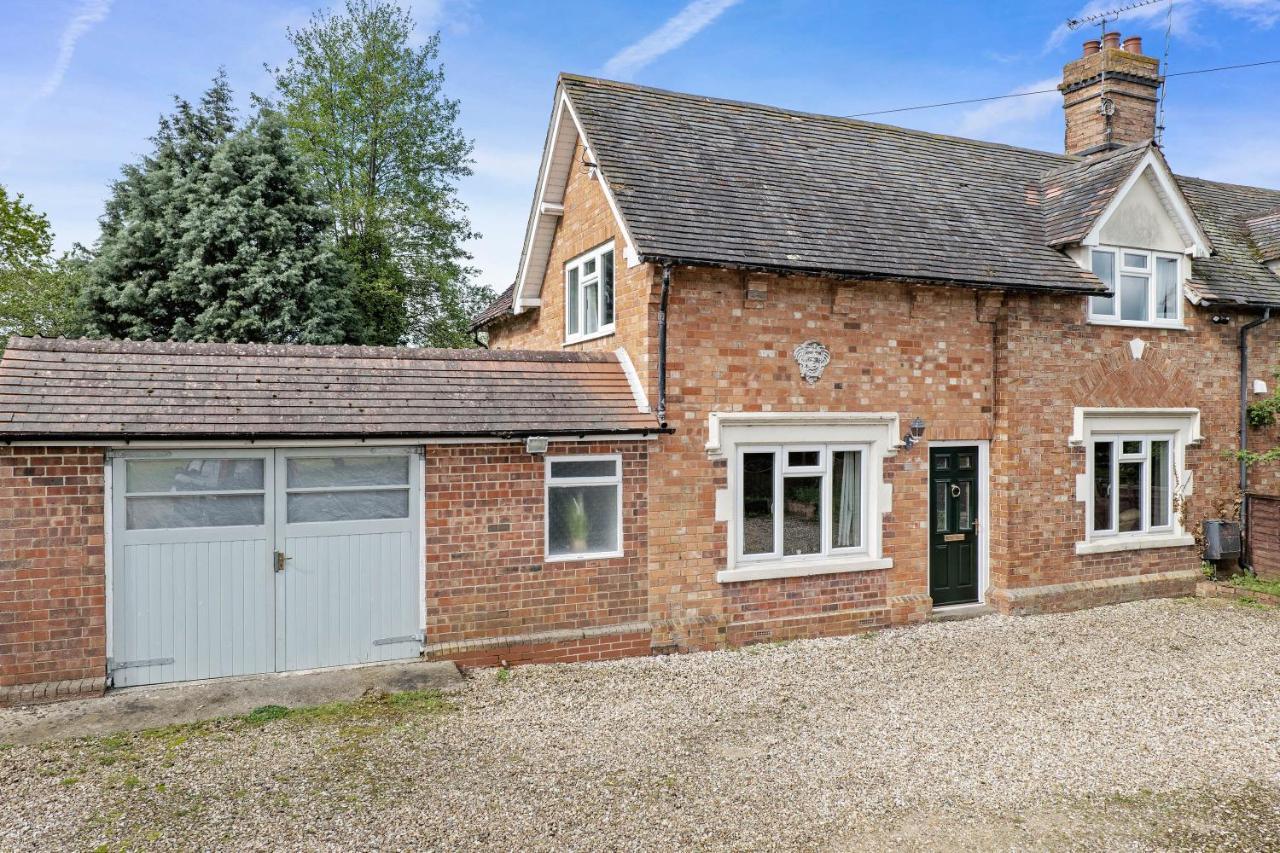 Wheelbarrow Cottage Bengeworth Dış mekan fotoğraf